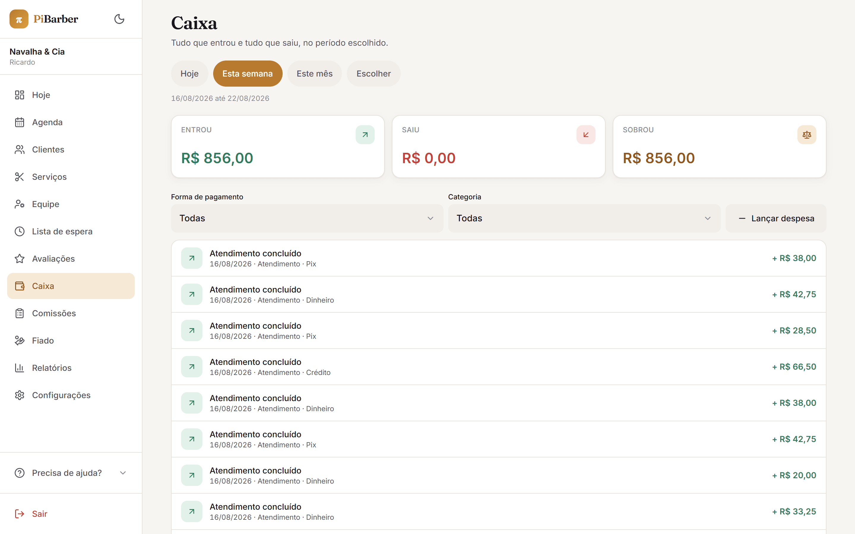 Caixa — sou dono de barbearia: Cada atendimento concluído entra no caixa na hora, com a forma de pagamento. O mesmo corte pode ser metade no pix e metade no fiado.